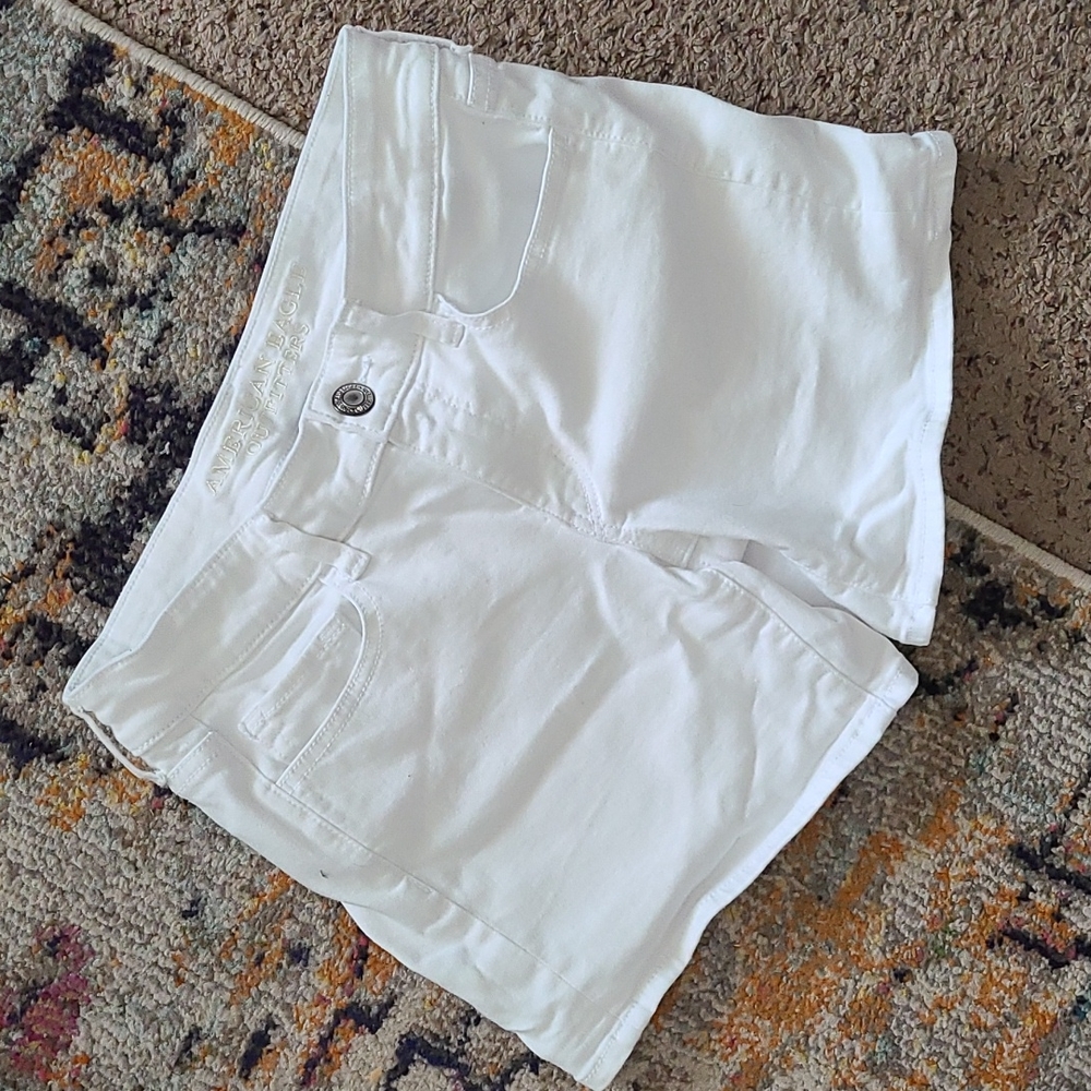 American Eagle crisp white denim stretch shorts.